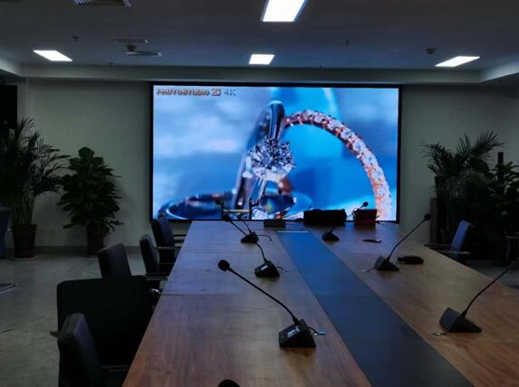 泰安老街一號公寓高鐵城投領(lǐng)導(dǎo)會(huì)議室P1.53全彩屏及會(huì)議擴(kuò)聲系統(tǒng)